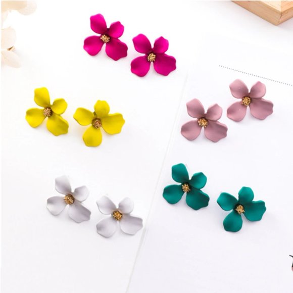 “Riya” Minimalist Cute Teal/Turquoise Gold Floral Stud Minimalist Cute Earrings - Picture 6 of 11